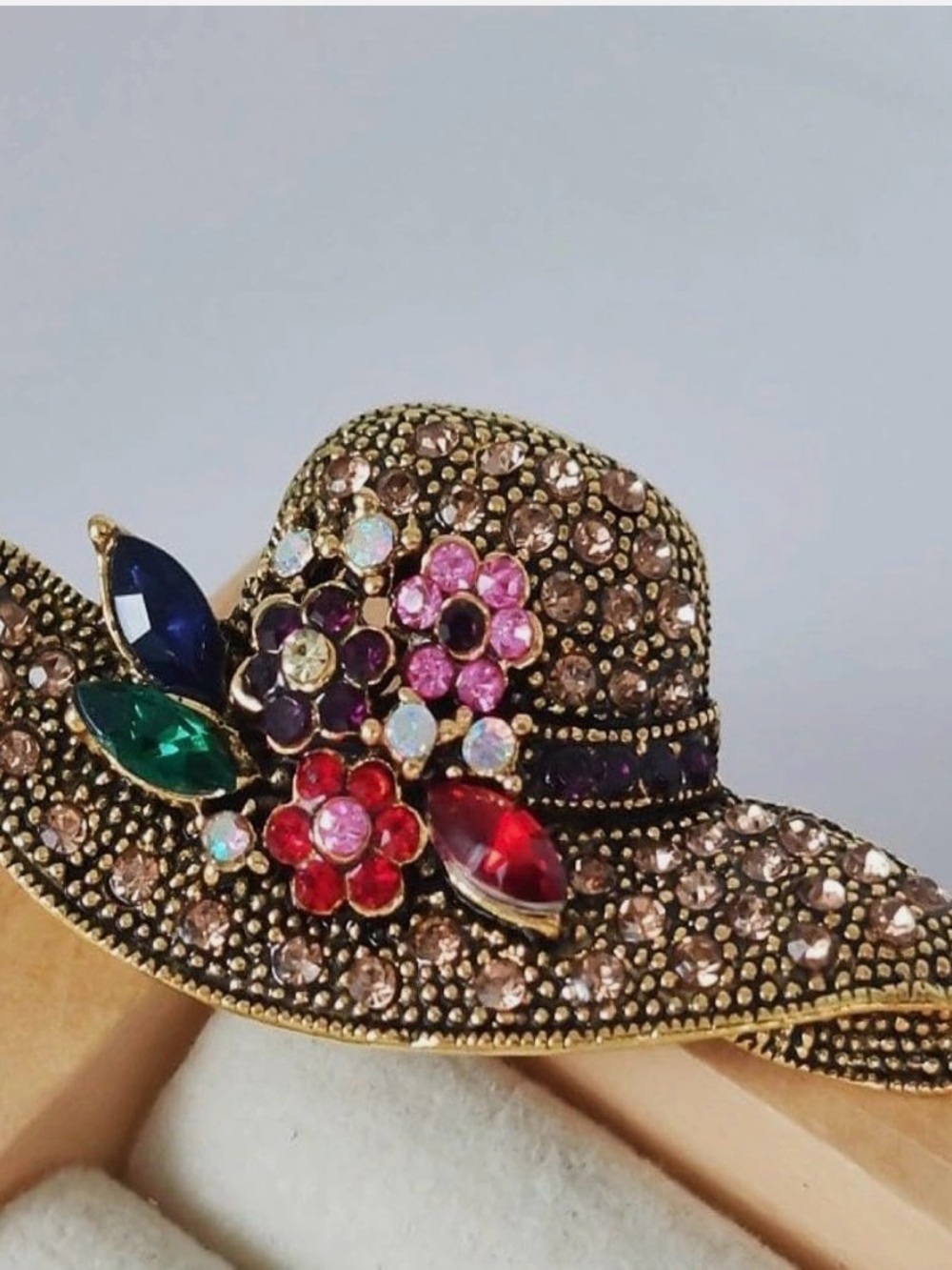 vintage hat brooch inlaid with multicolored rhinestone crystal flower for women.